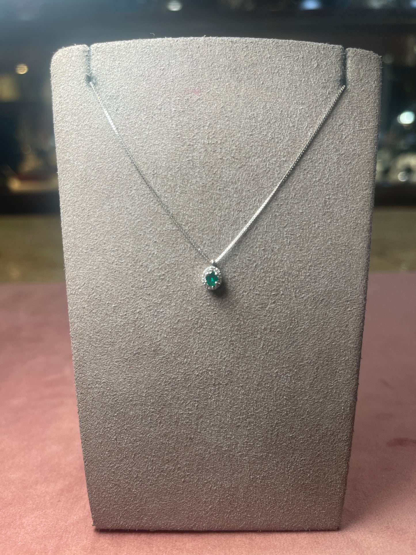 Girocollo con Smeraldo in Oro e Diamanti