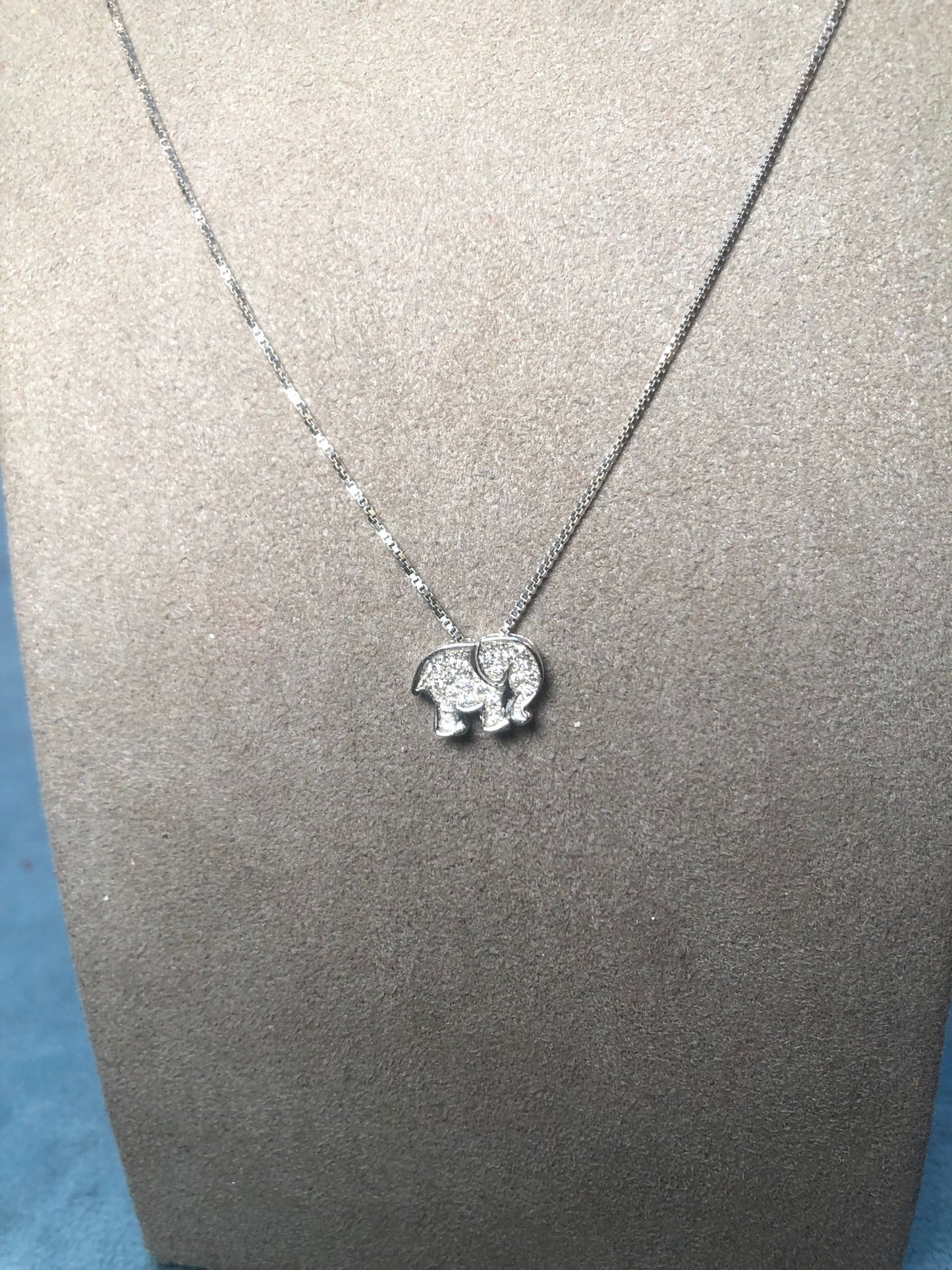 18Kt White Gold and Diamond Elephant Choker