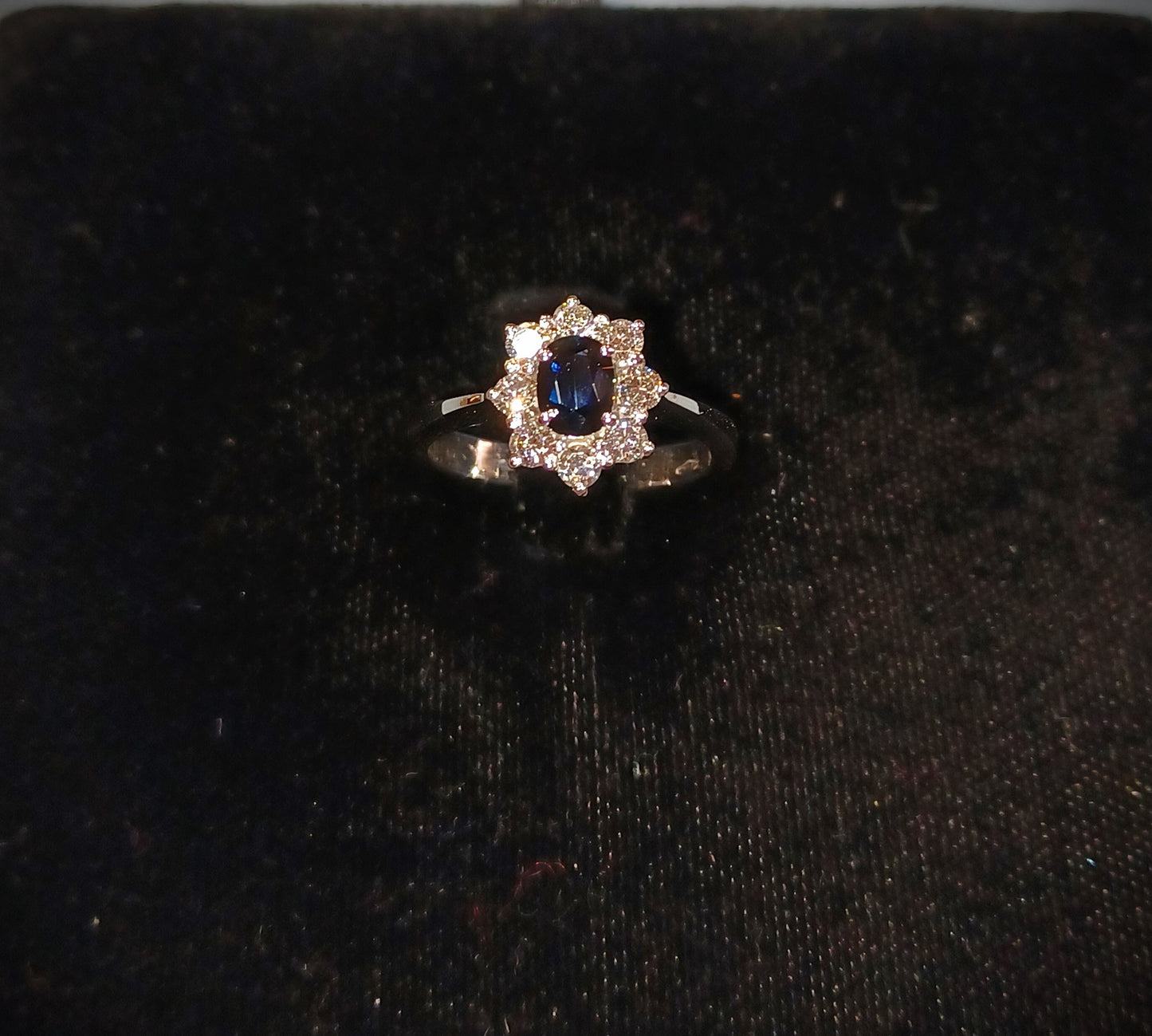 Daisy ring with blue sapphire