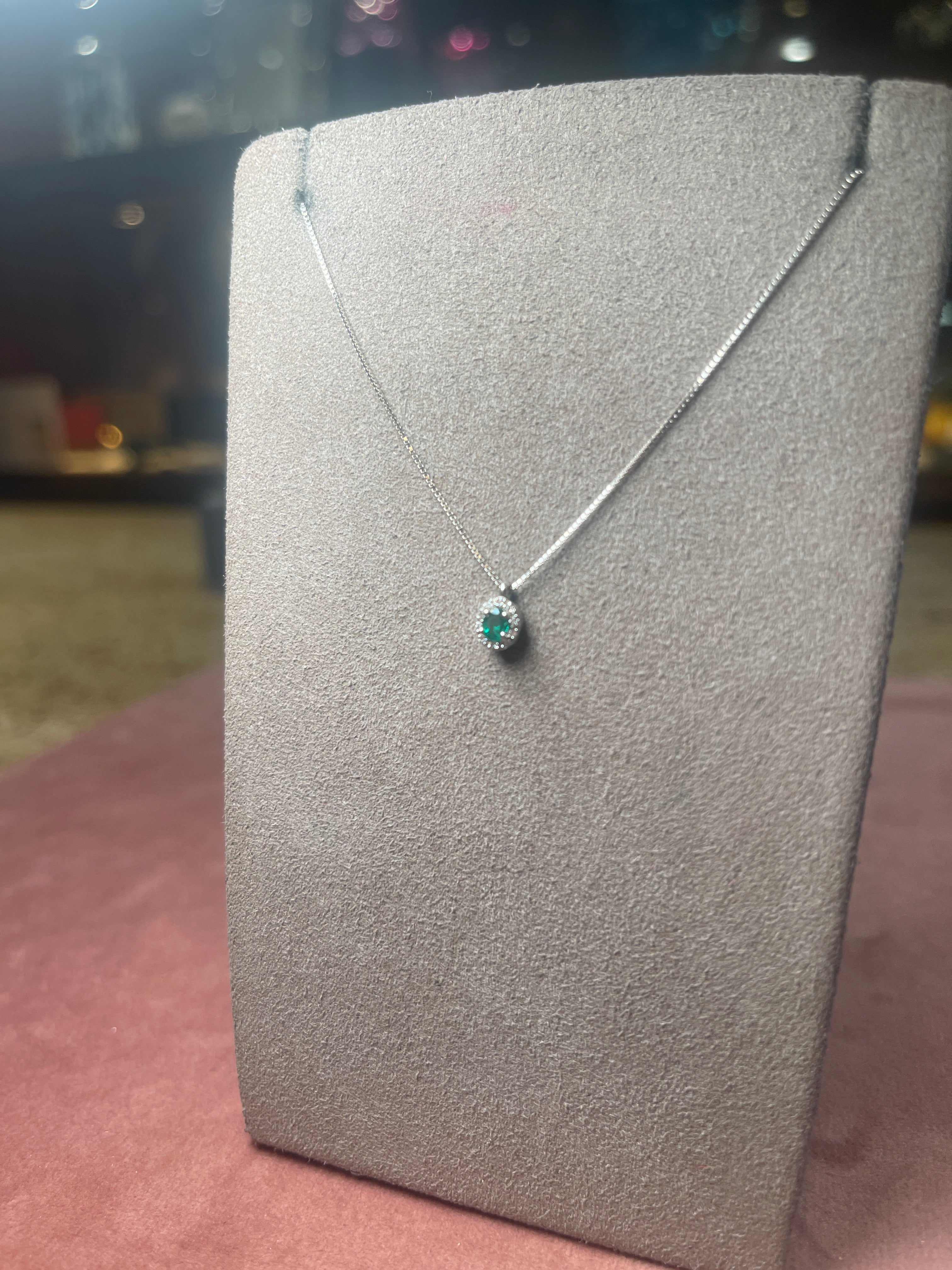 Girocollo con Smeraldo in Oro e Diamanti