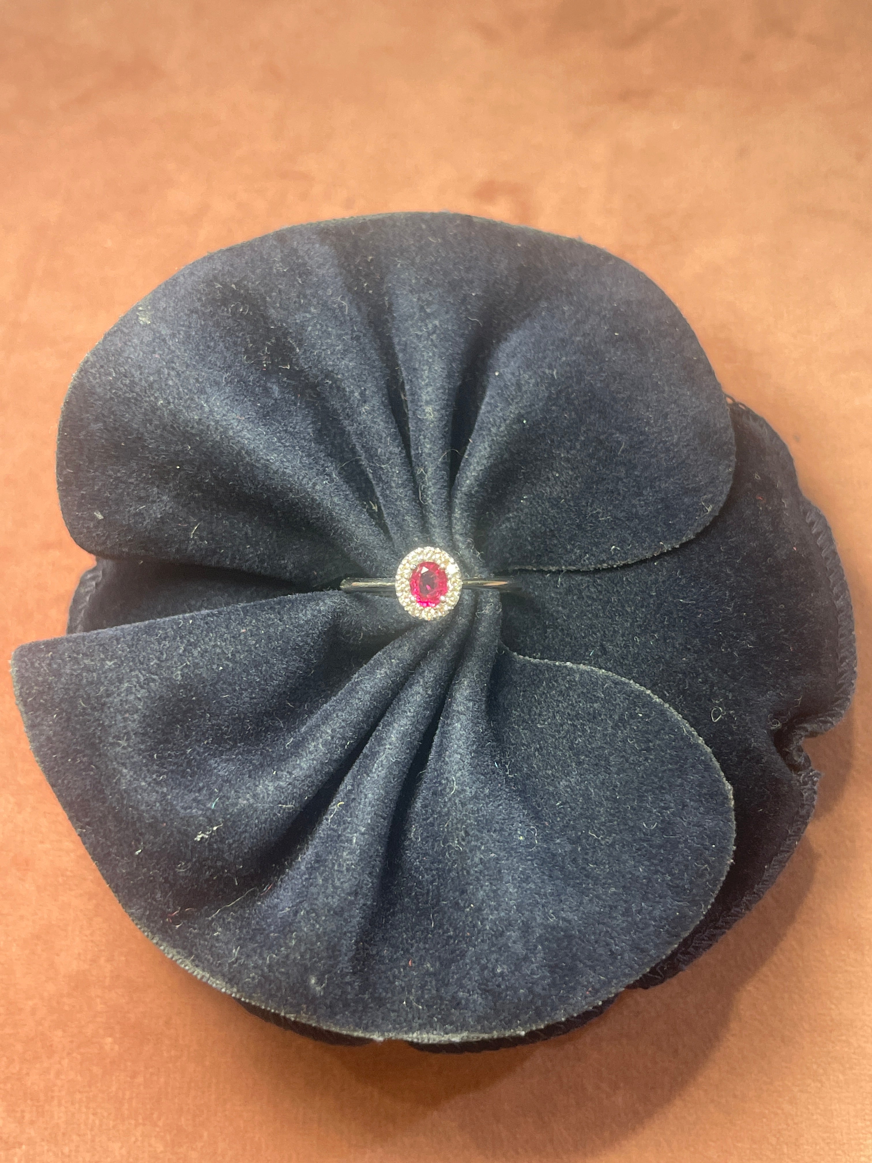 Anello Rubino in Oro e Diamanti