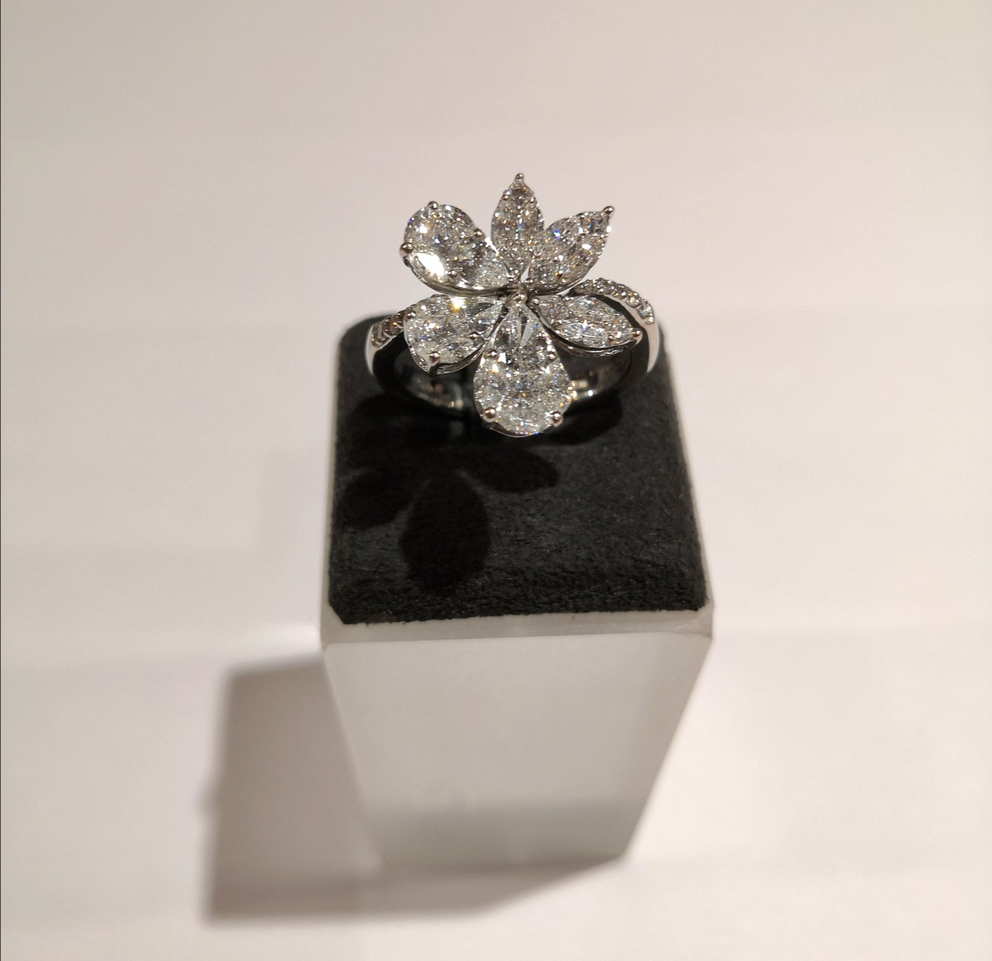 Anello Diamanti  Fiore   "ZYDO "